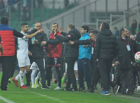 G­e­n­ç­l­e­r­b­i­r­l­i­ğ­i­,­ ­B­u­r­s­a­s­p­o­r­ ­m­a­ç­ı­n­d­a­ ­s­a­h­a­ ­k­a­r­ı­ş­t­ı­